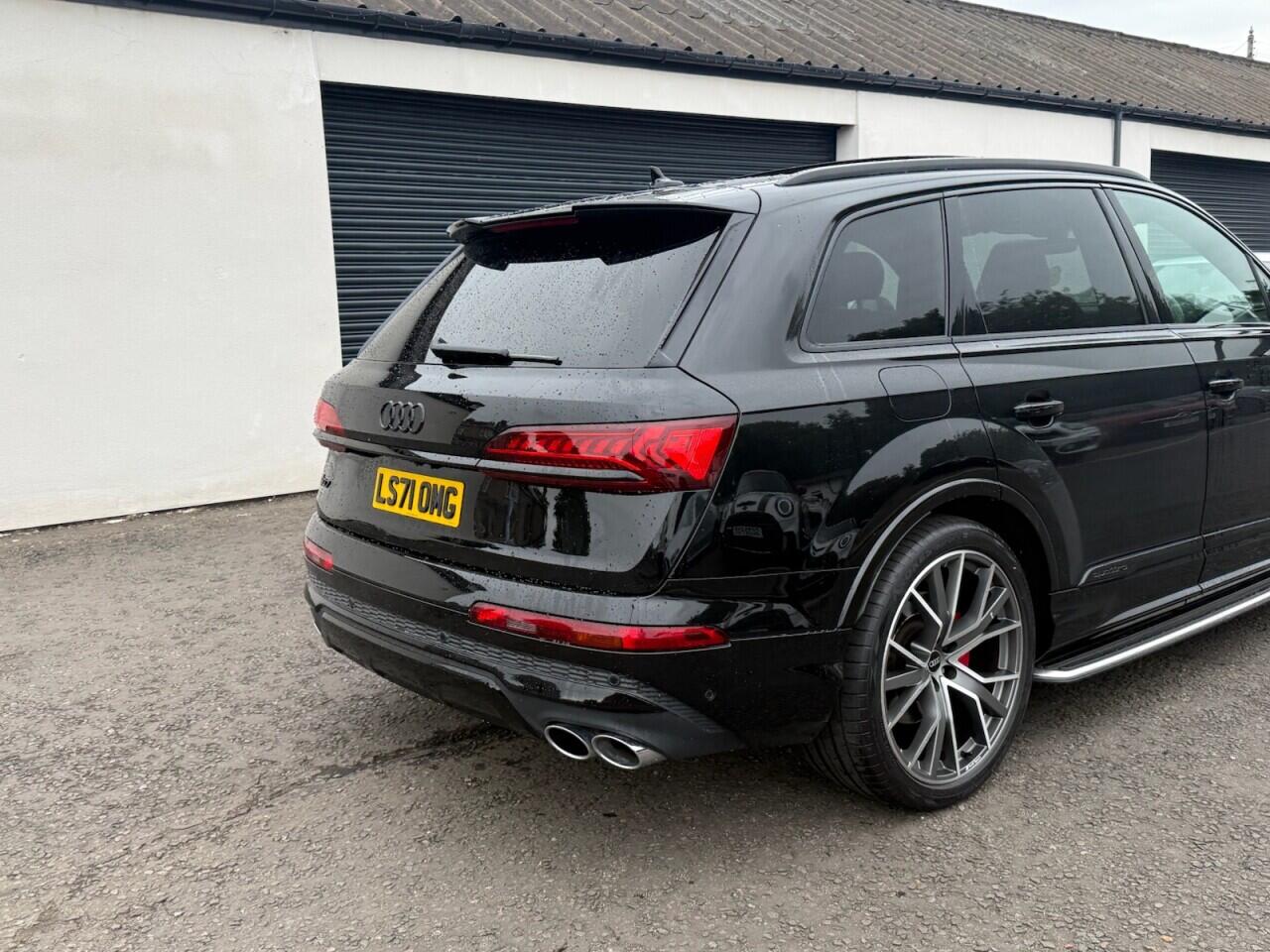Audi SQ7 view 4