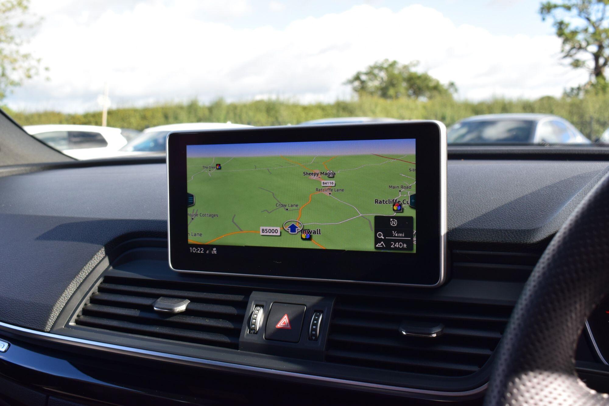 Audi Q5 view 17