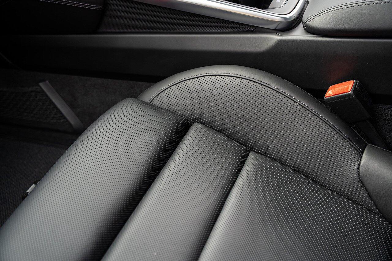 Porsche 911 view 102