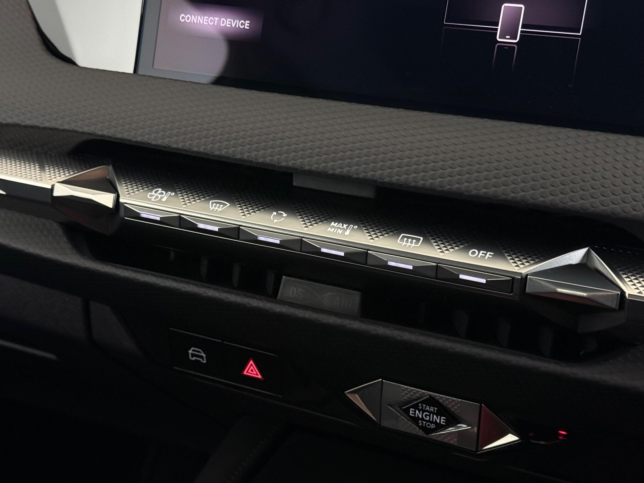 DS Automobiles DS 4 view 36