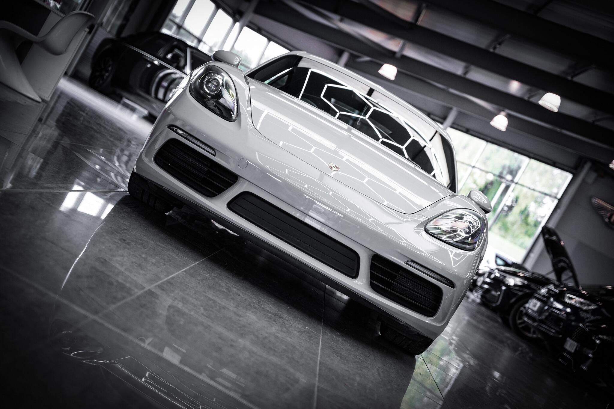 Porsche Cayman view 4