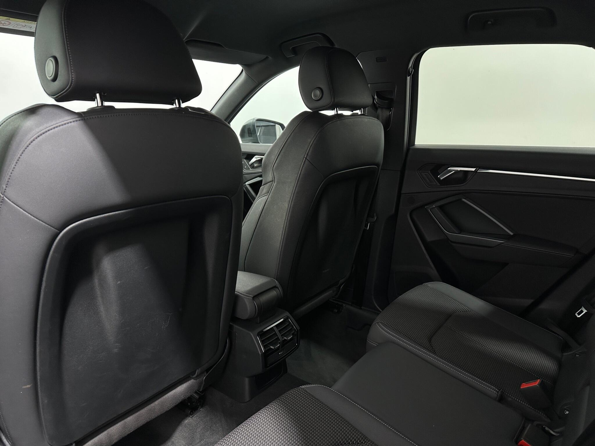 Audi Q3 view 37