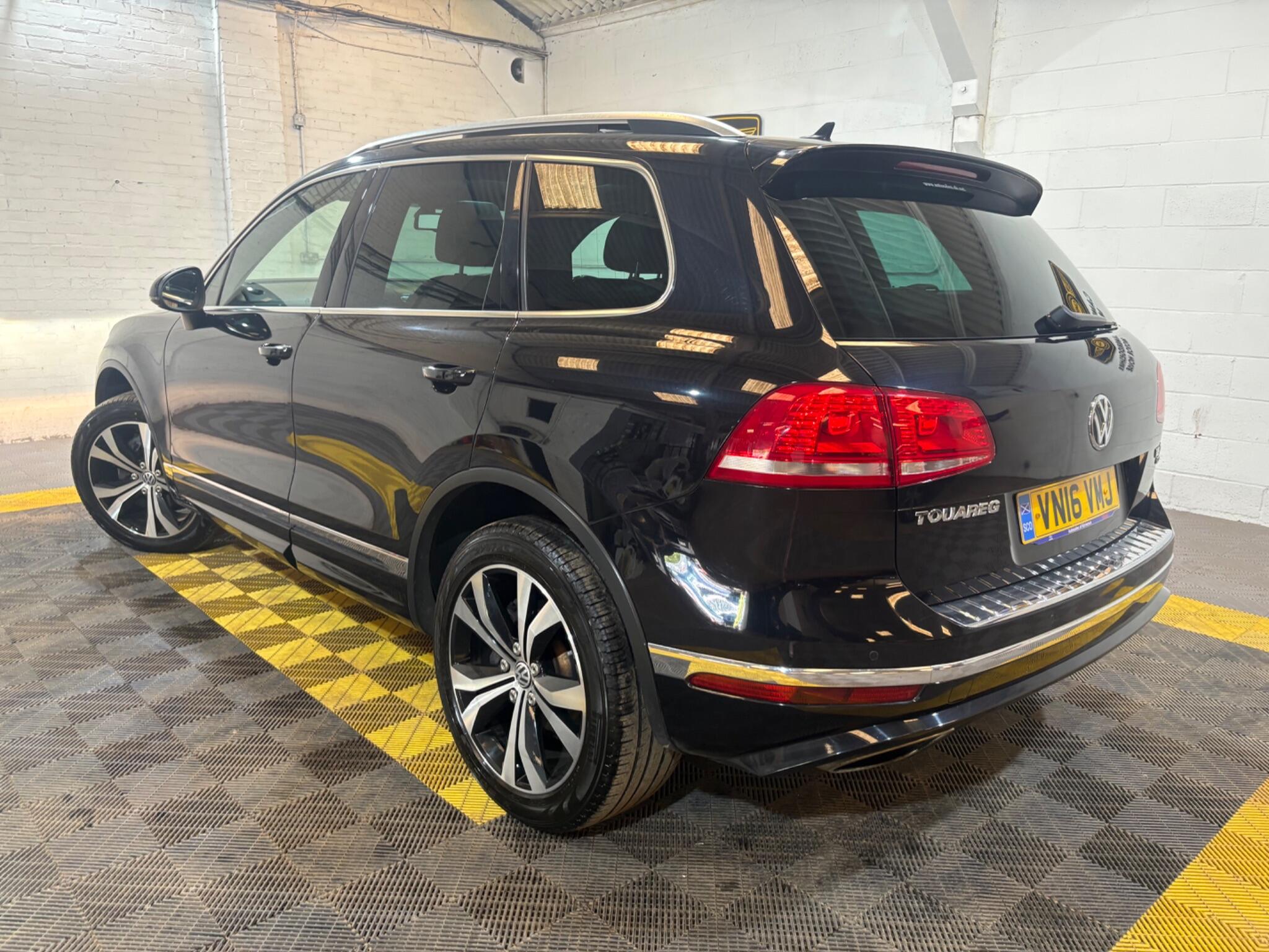 Volkswagen Touareg view 2