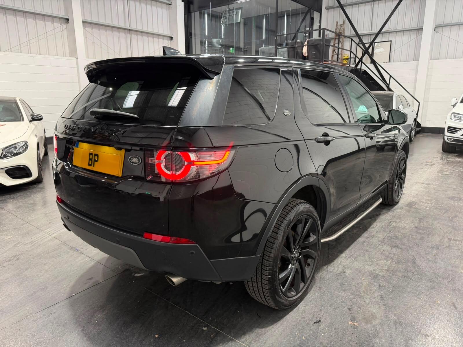 Land Rover Discovery Sport view 11