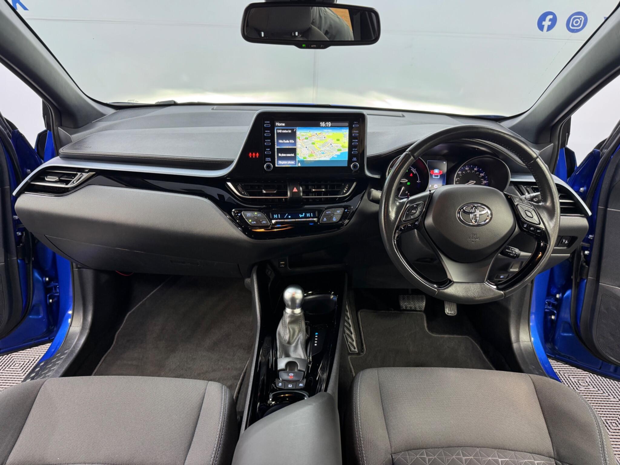 Toyota C-HR view 42