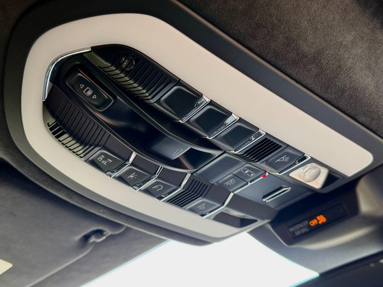 Porsche Macan view 26