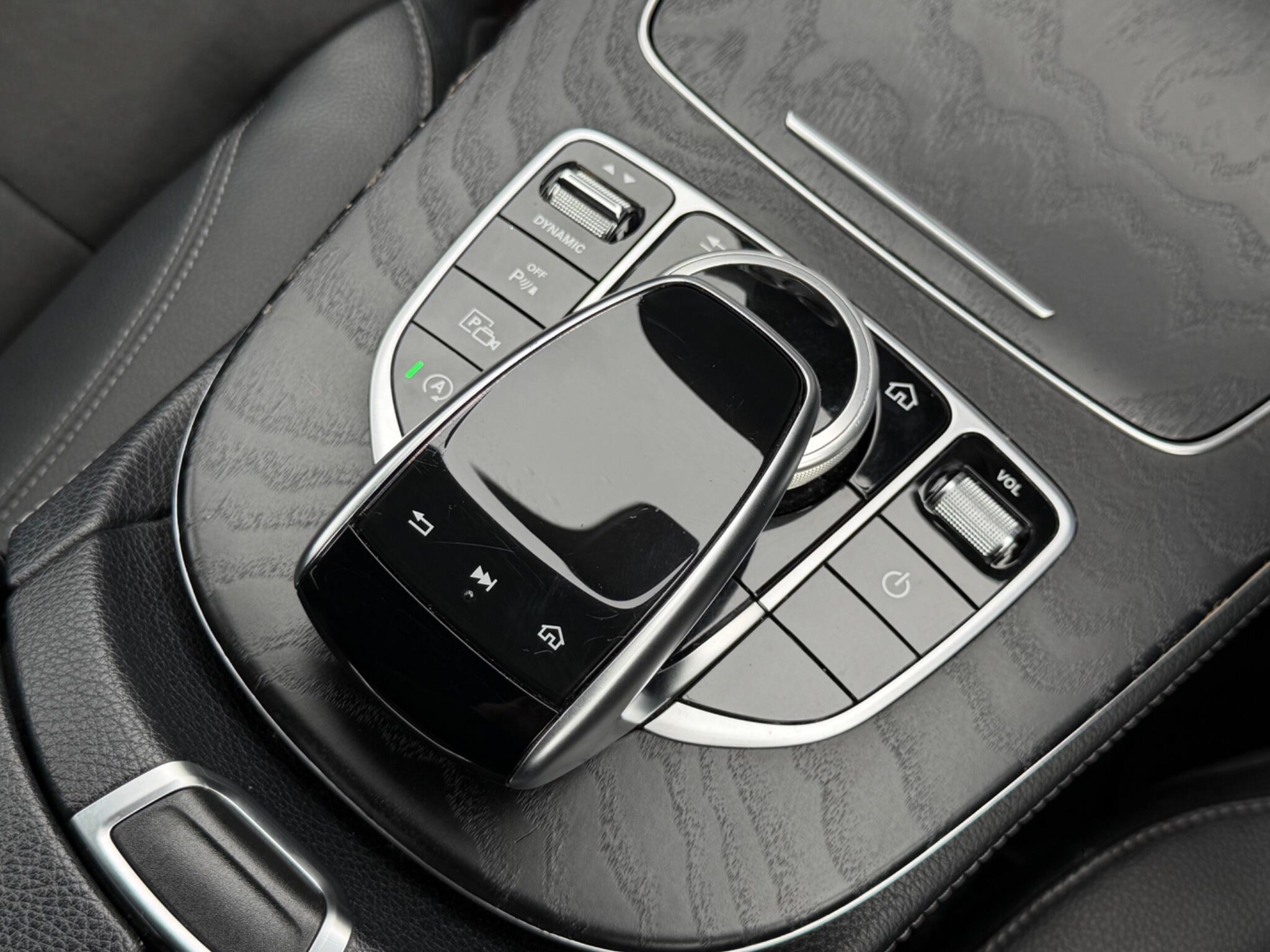 Mercedes-Benz E-Class view 38