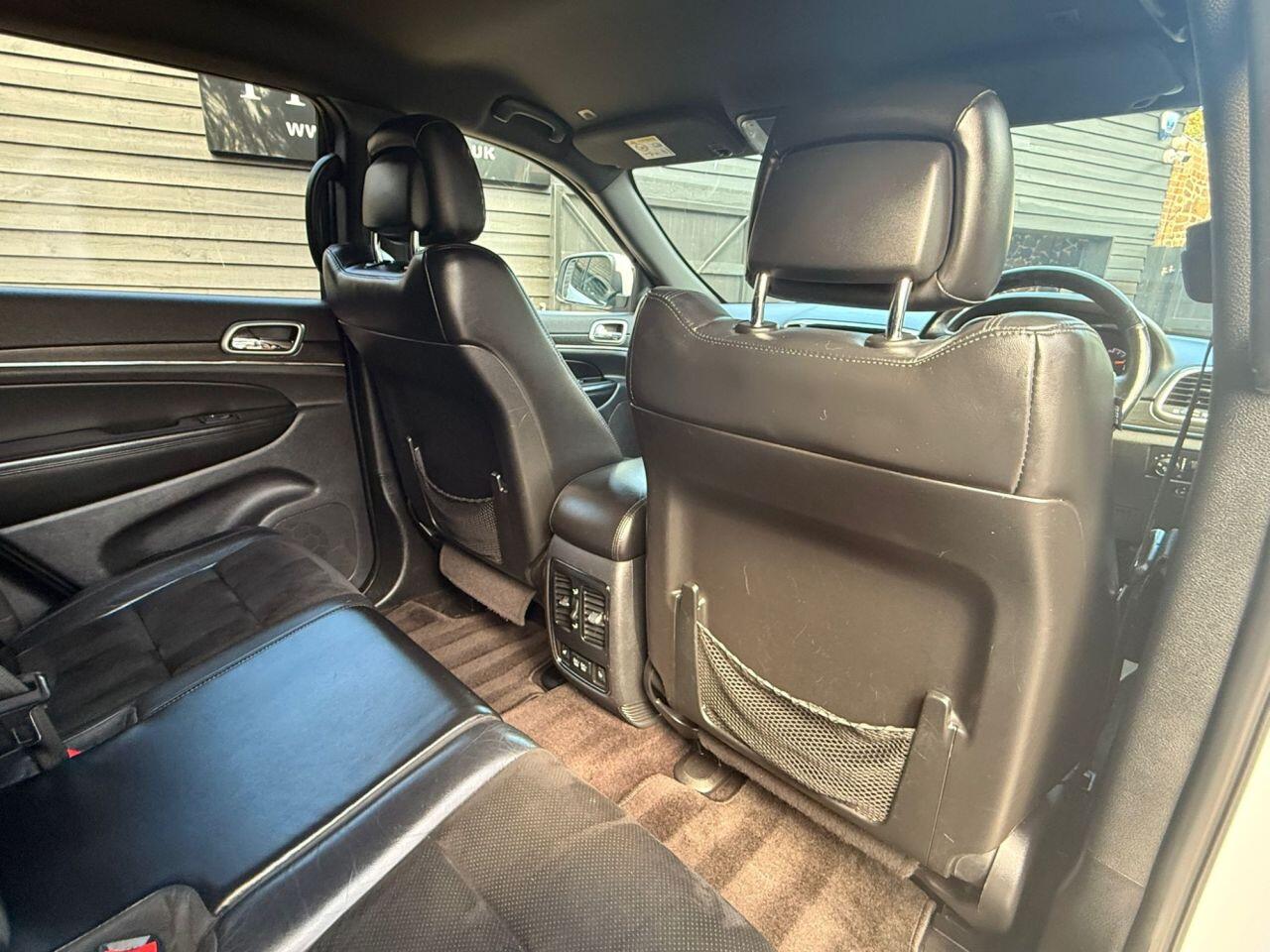 Jeep Grand Cherokee view 39