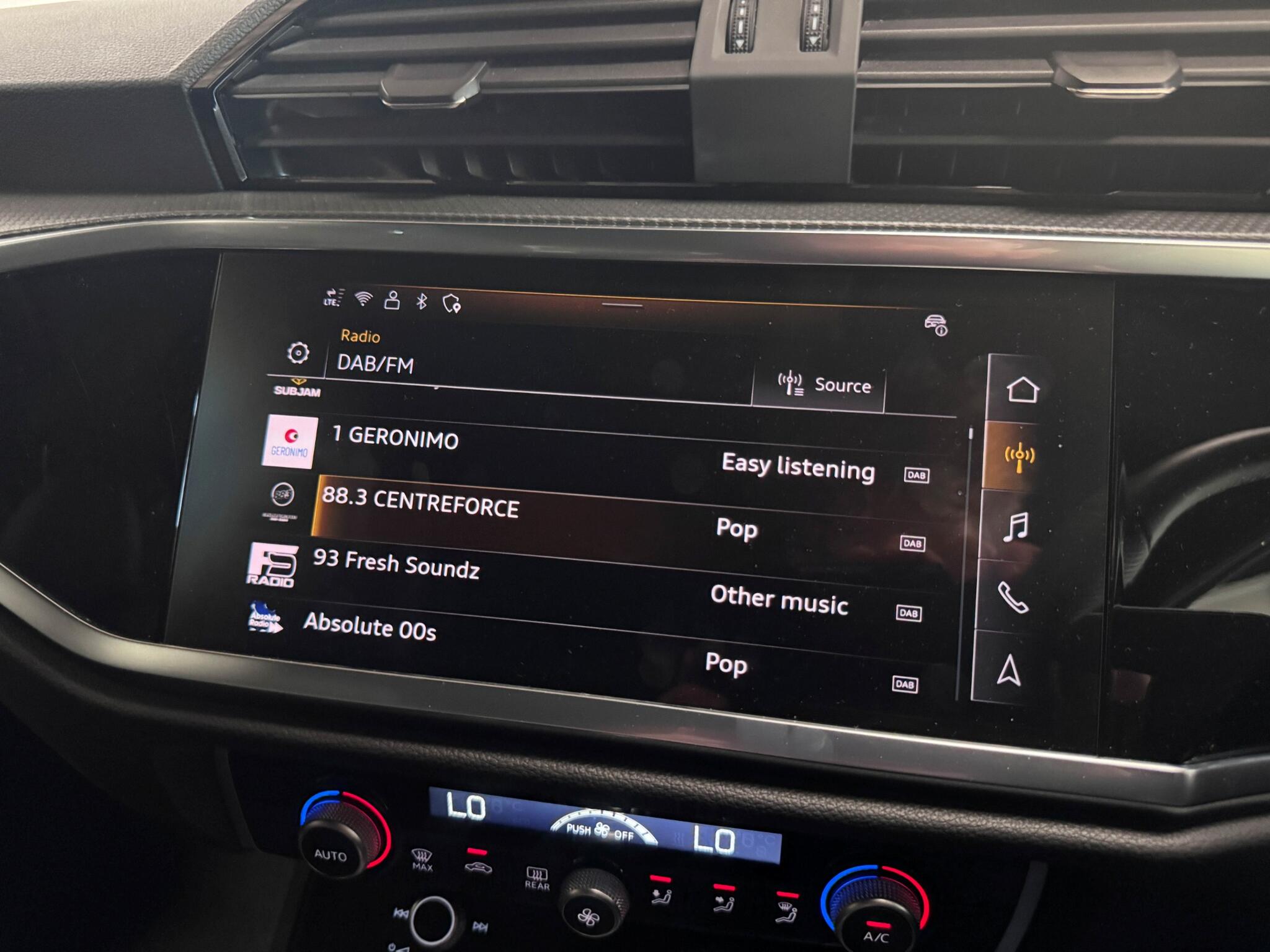 Audi Q3 view 45