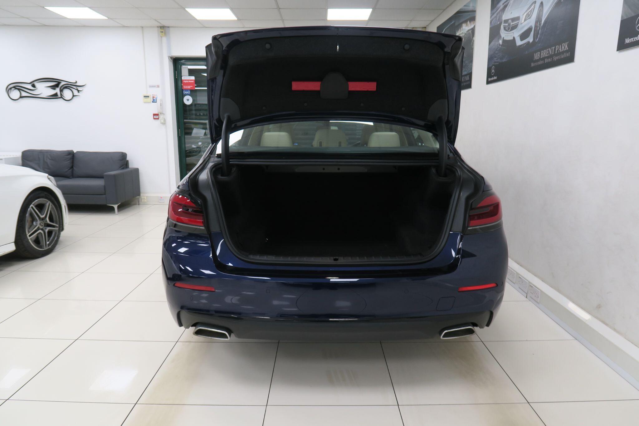 BMW 5 Series view 19