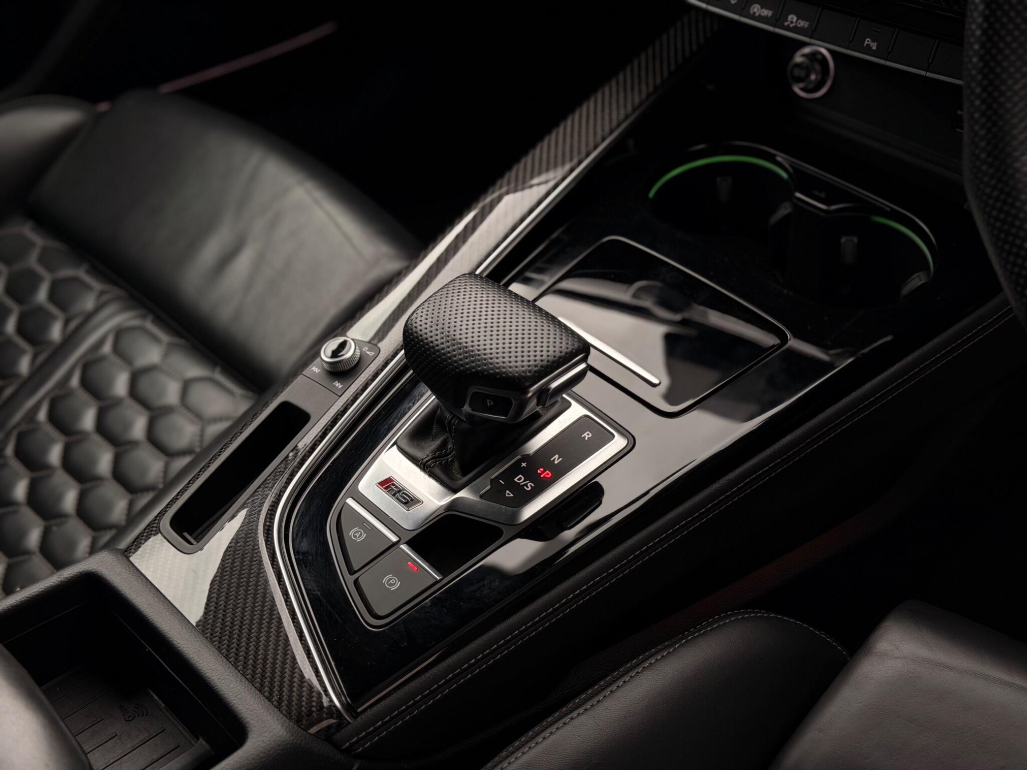 Audi RS4 view 20