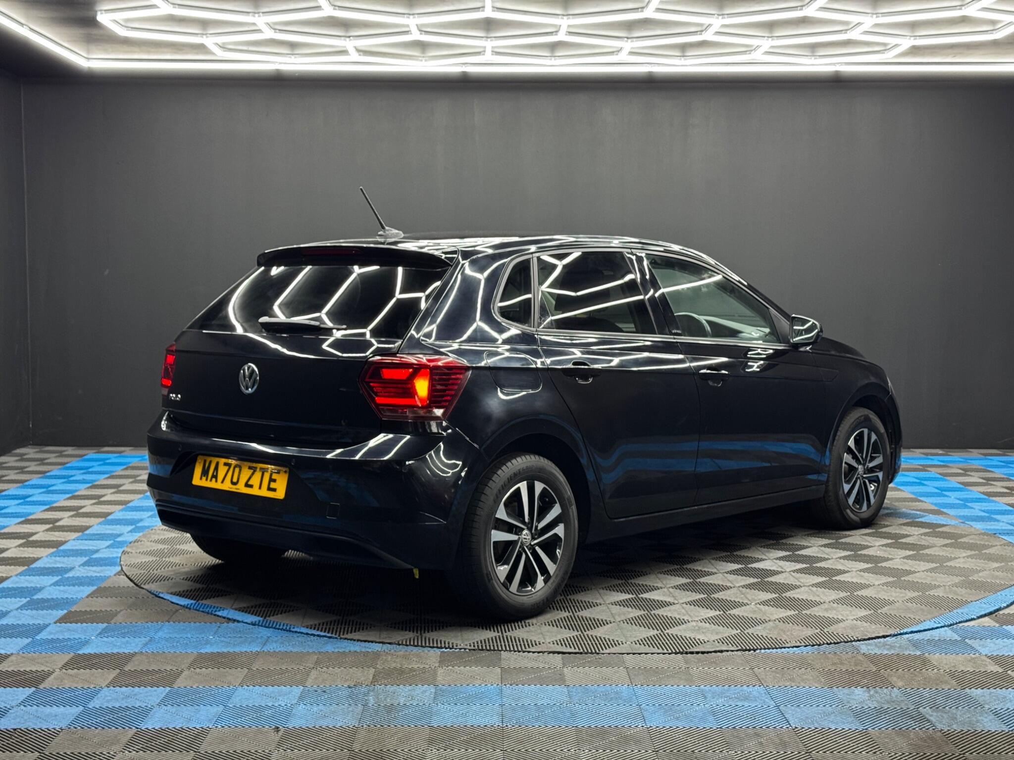 Volkswagen Polo view 5