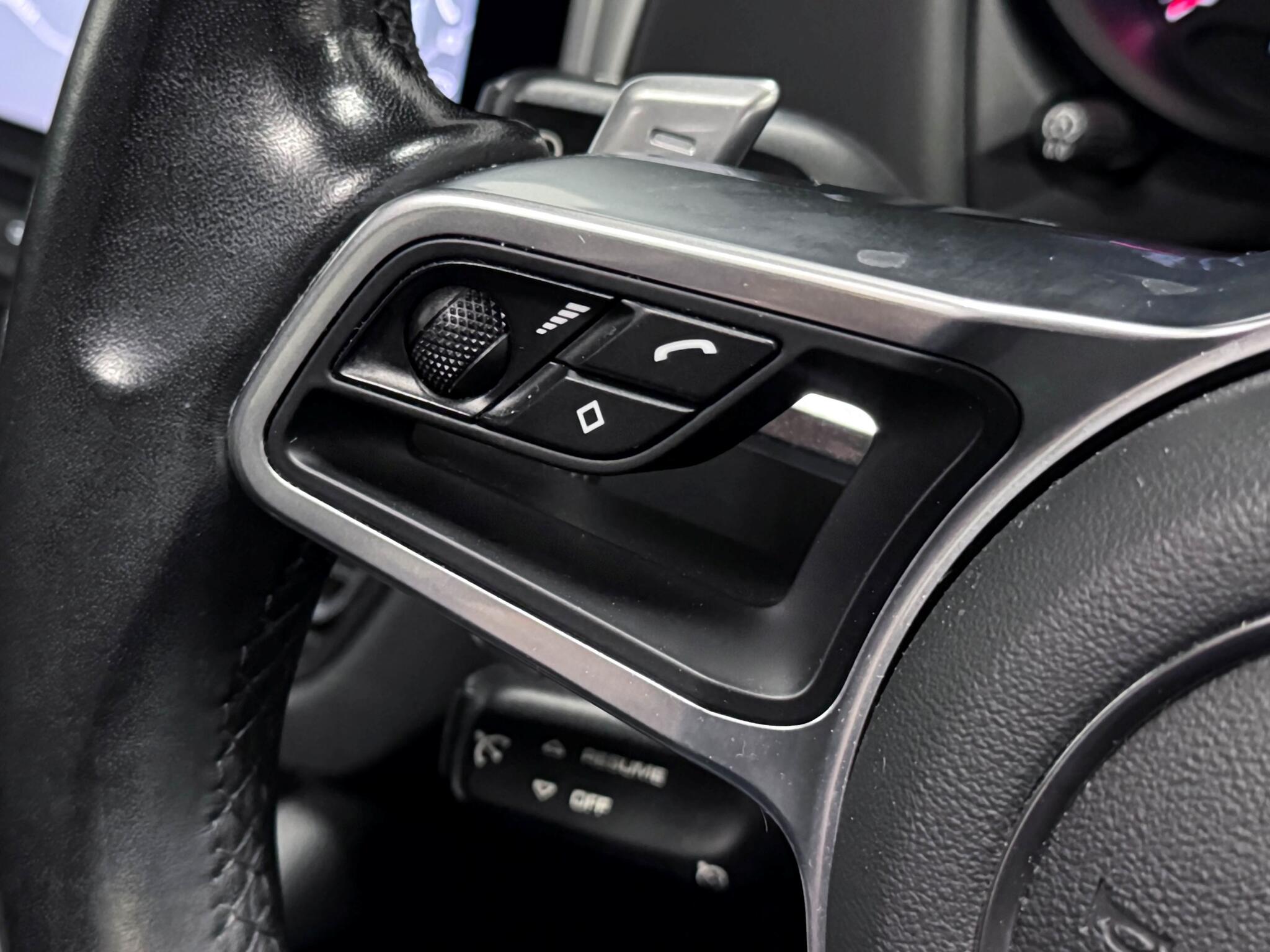 Porsche Macan view 29