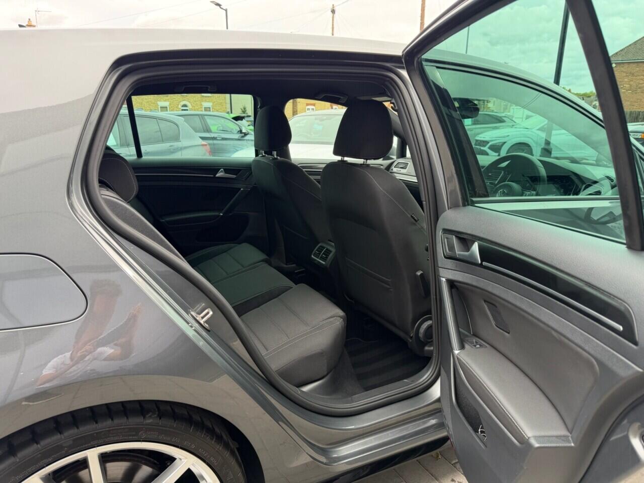 Volkswagen Golf view 17