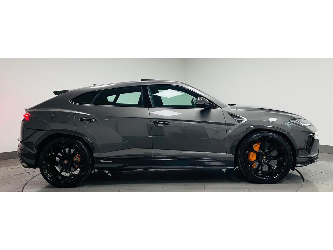 Lamborghini Urus view 10