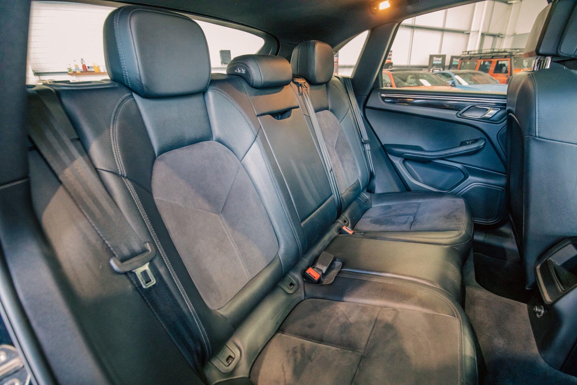Porsche Macan view 9