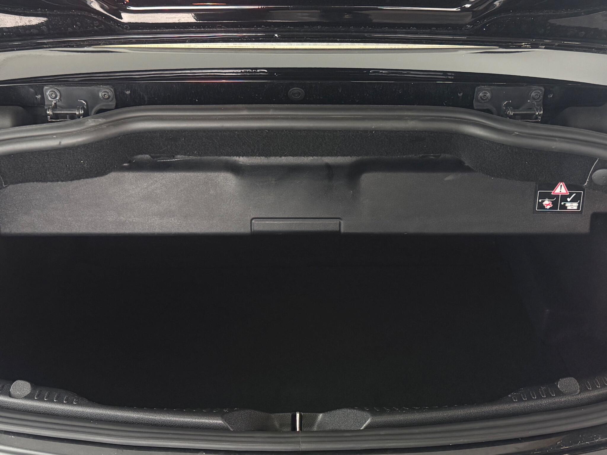 Mercedes-Benz C-Class view 11