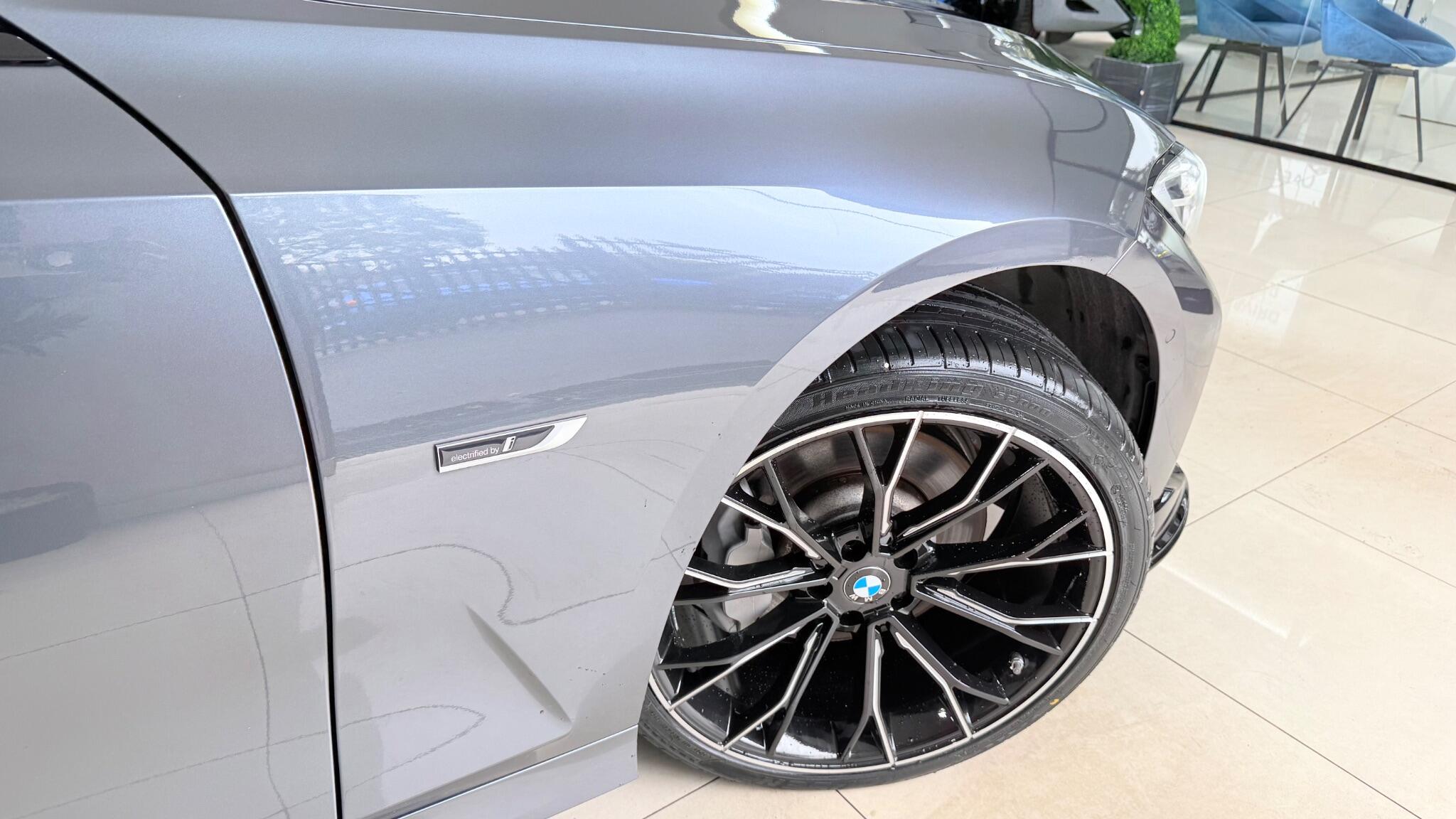 BMW 3 Series view 23