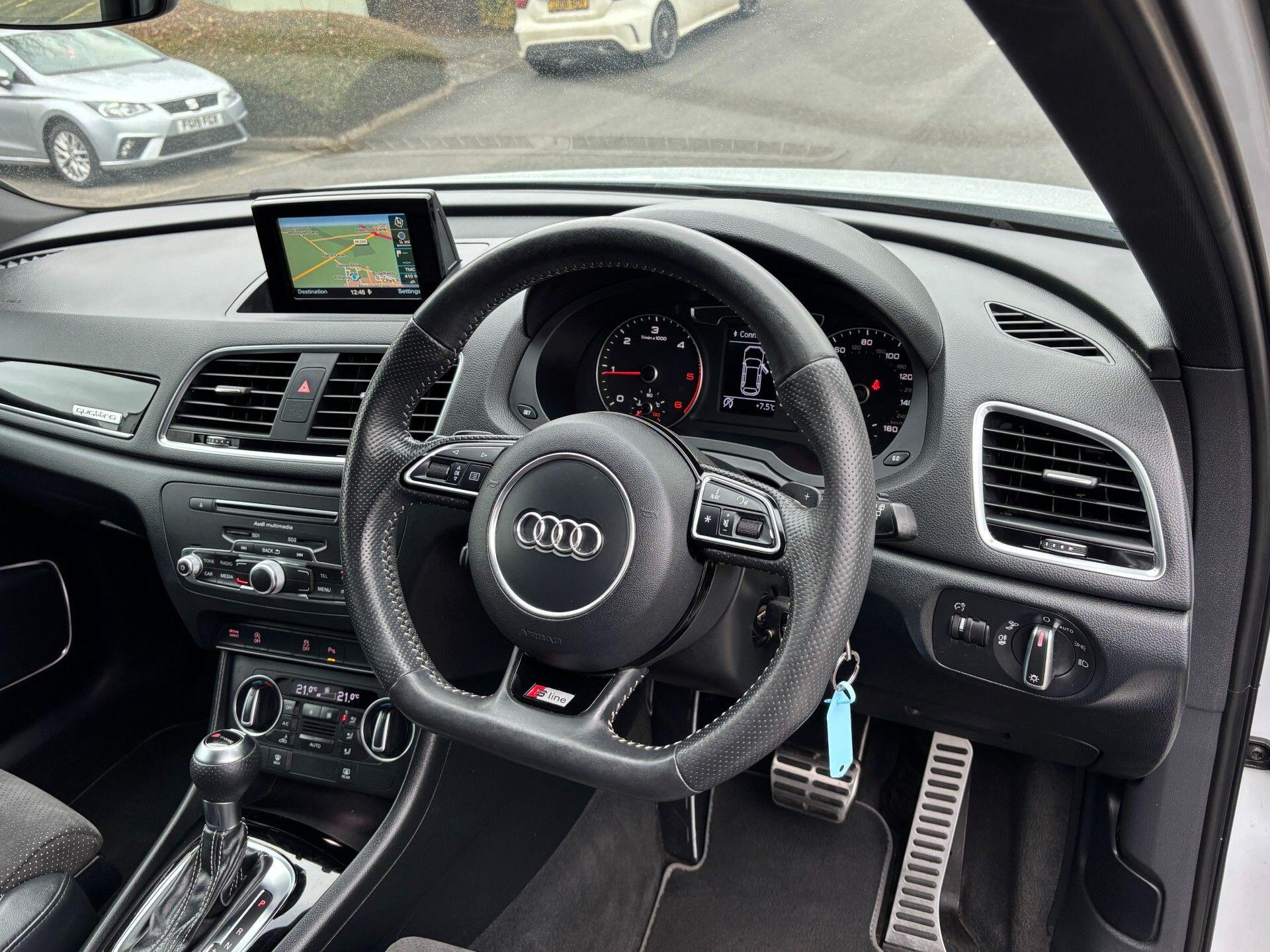 Audi Q3 view 25