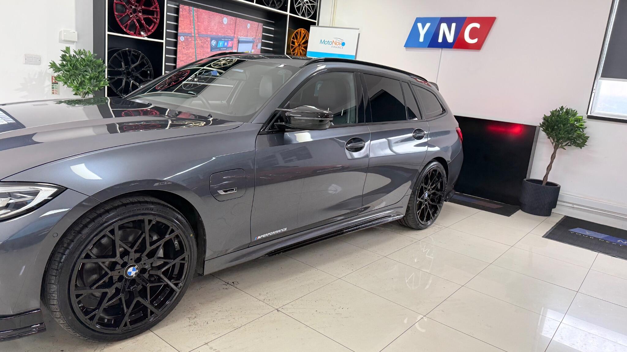 BMW 3 Series view 22