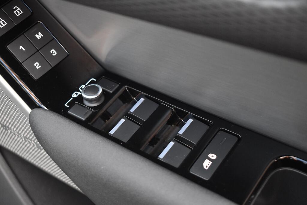 Land Rover Range Rover Velar view 53