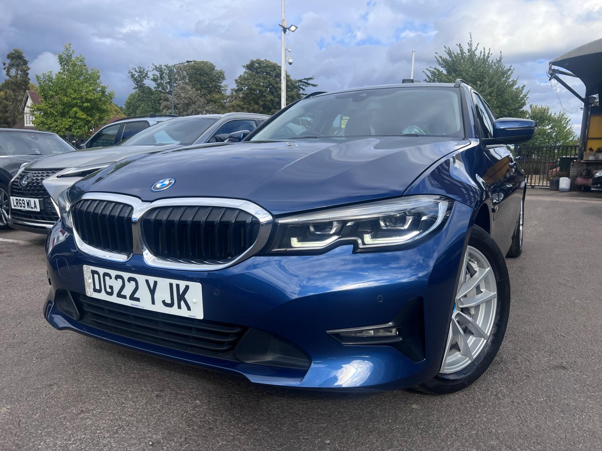 BMW 3 Series view 8