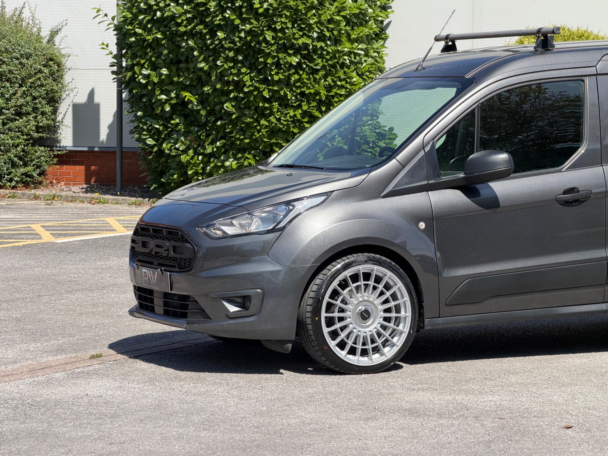 Ford Transit Connect view 23