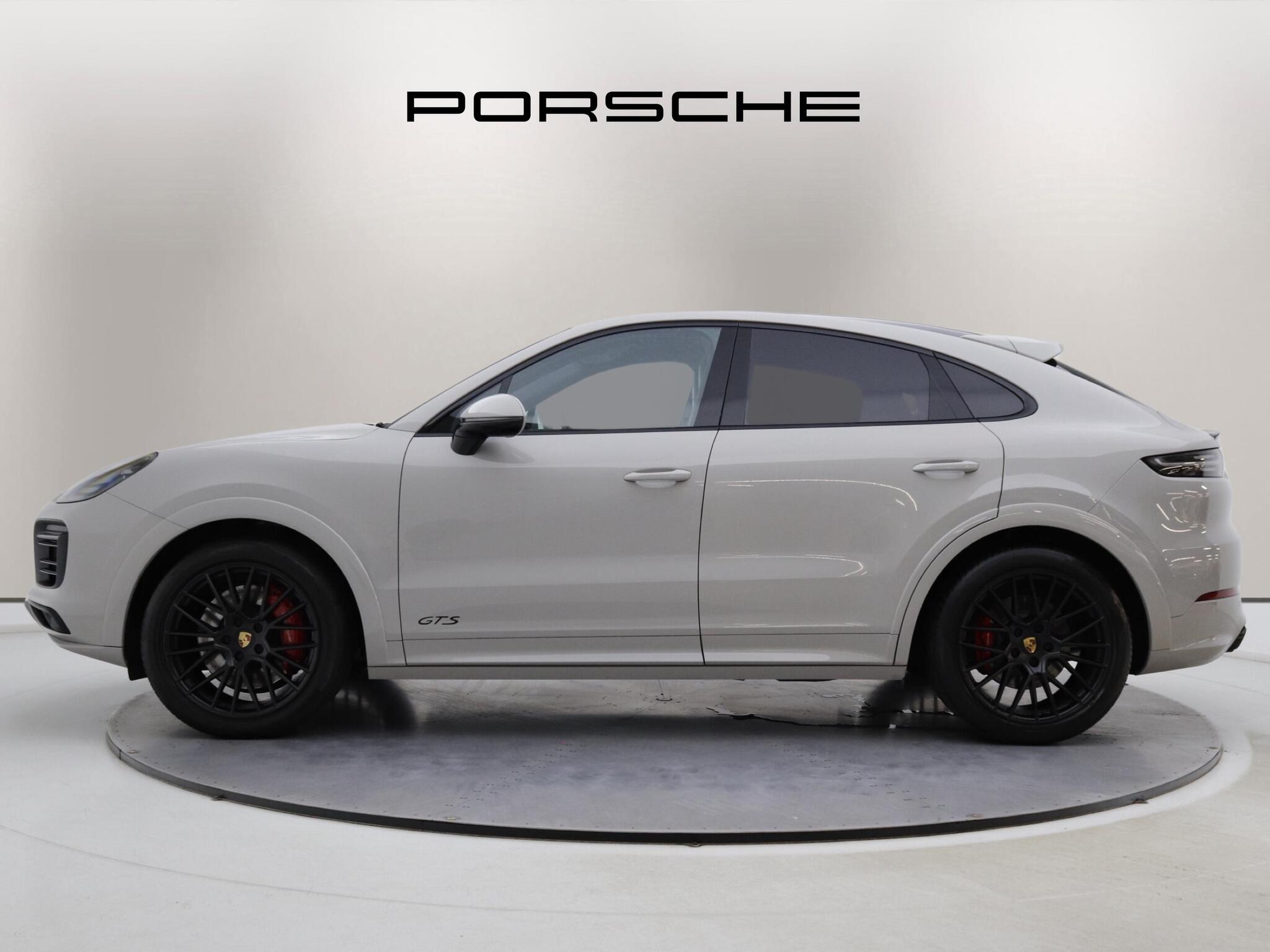 Porsche Cayenne view 4