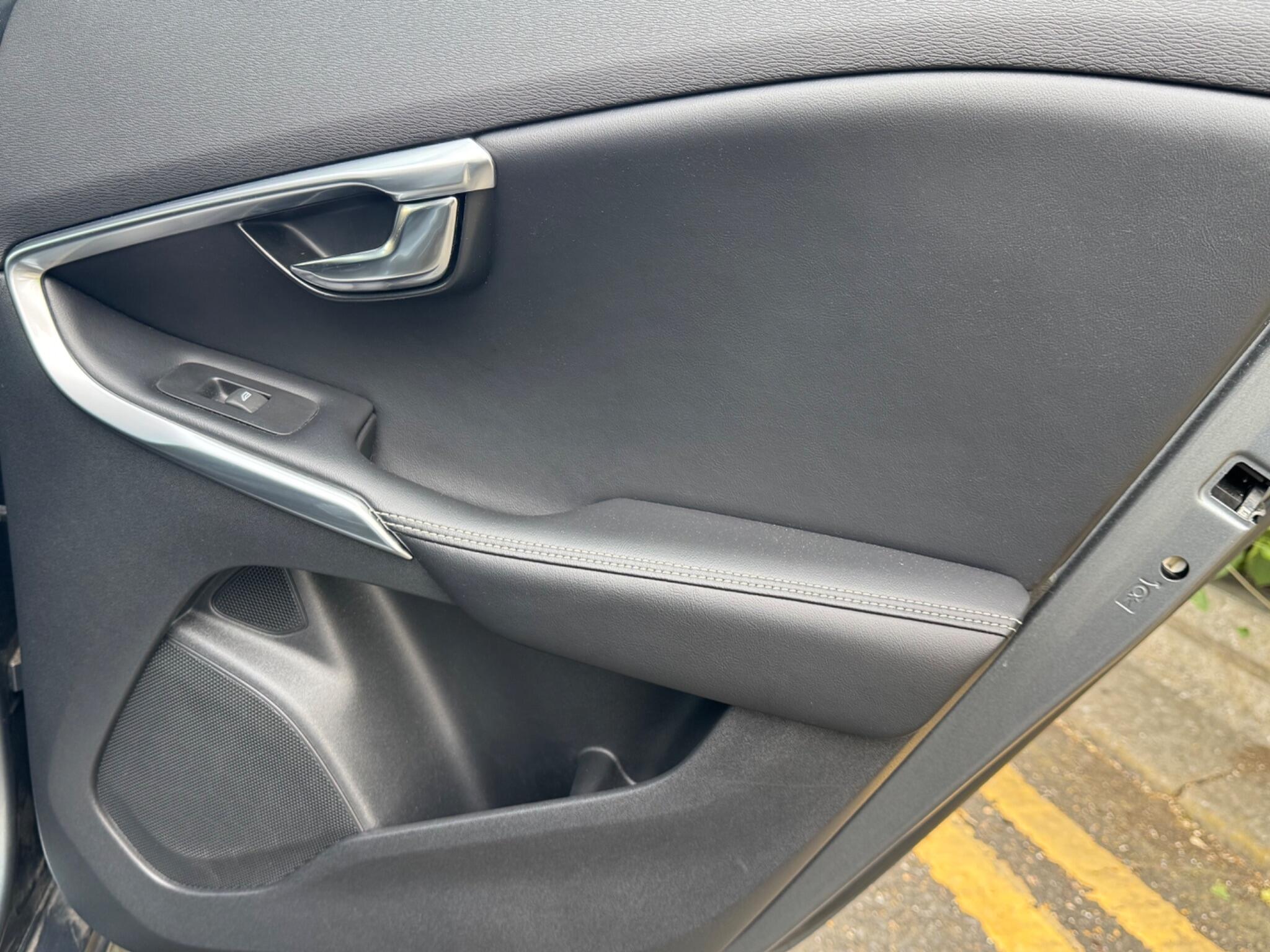 Volvo V40 view 28