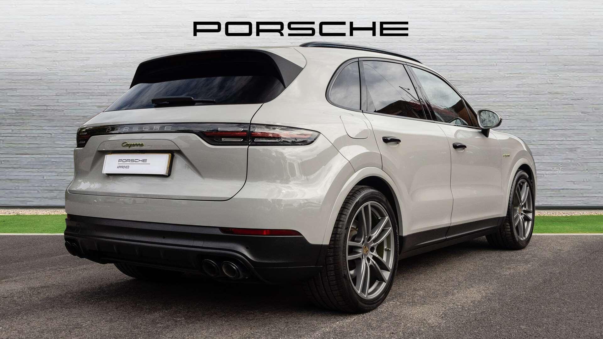 Porsche Cayenne view 3