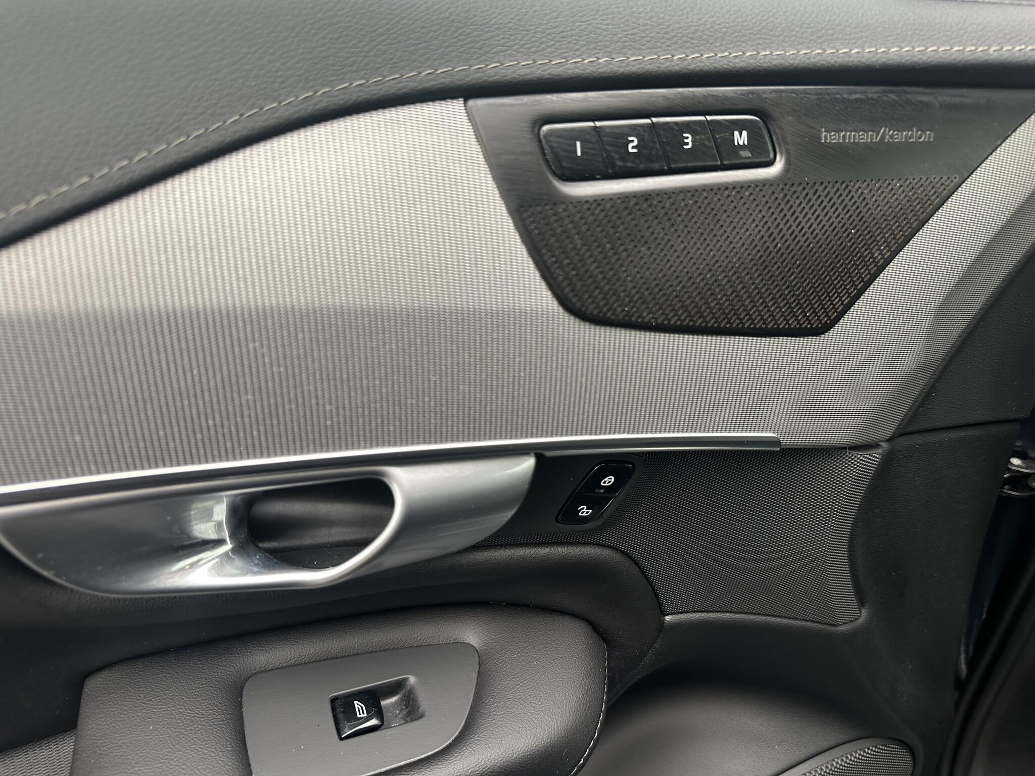 Volvo XC90 view 21