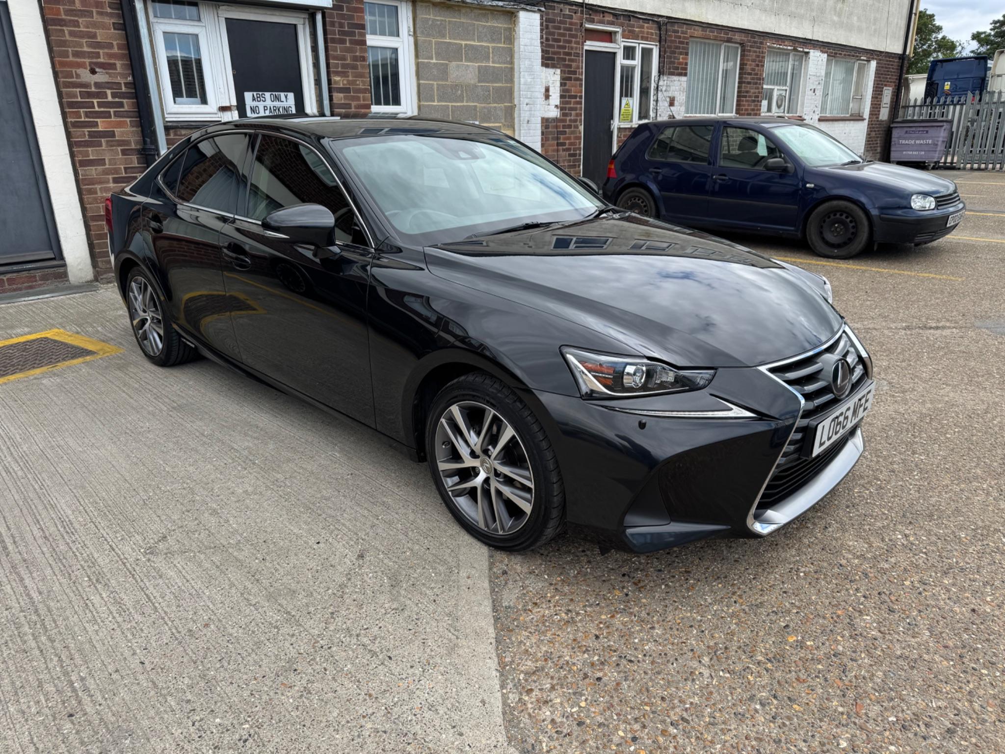Lexus IS 2.5 300h Advance E-CVT Euro 6 (s/s) 4dr