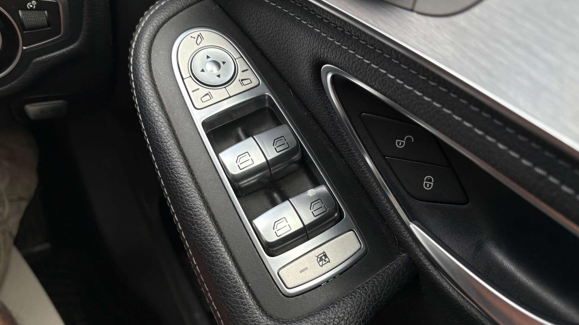 Mercedes-Benz C-Class view 23