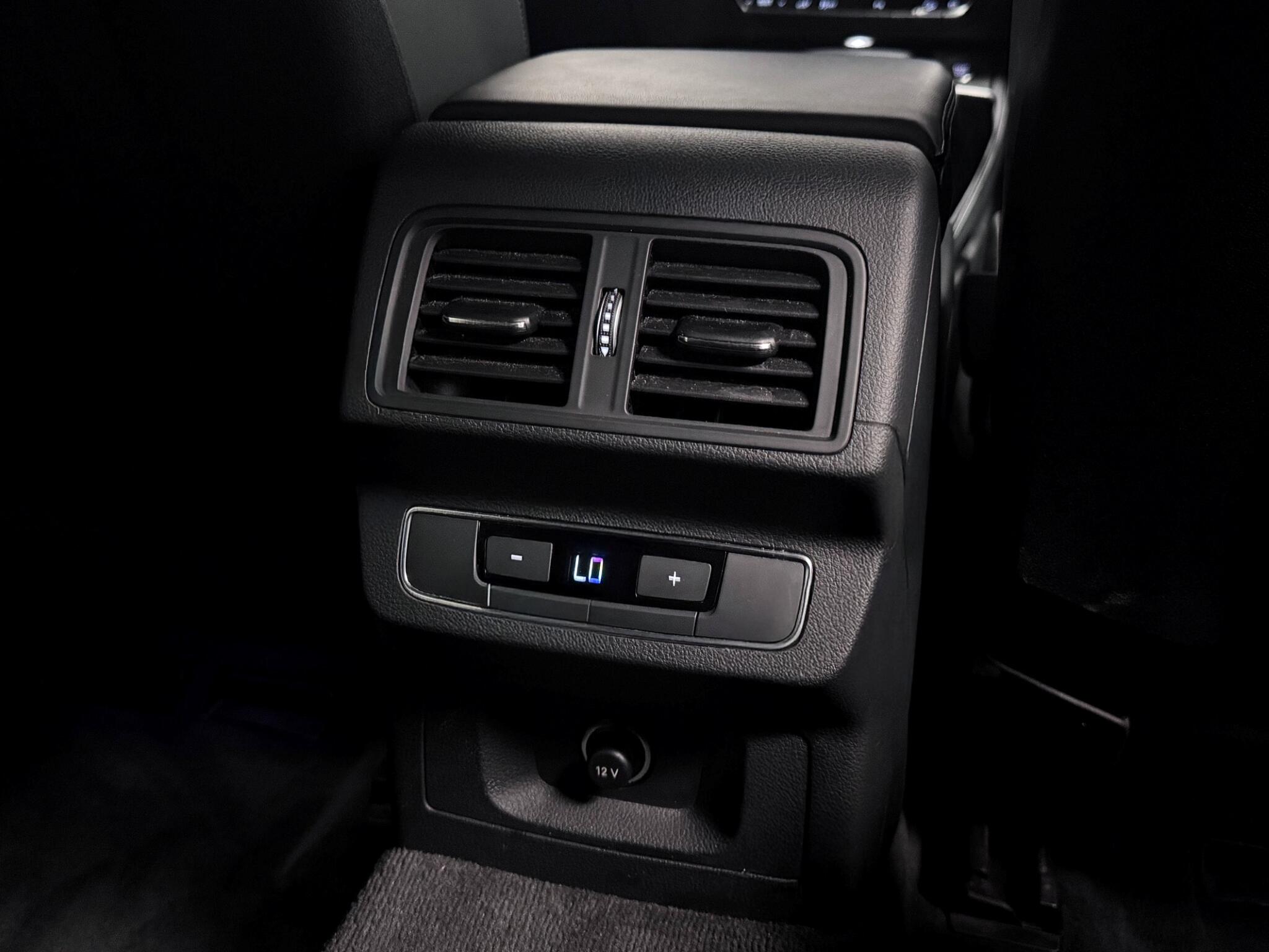 Audi Q5 view 13