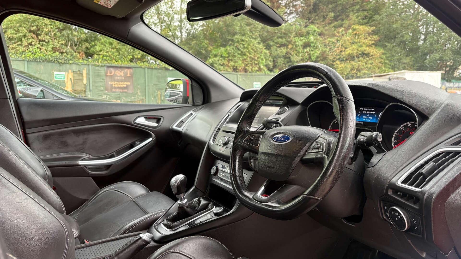 Ford Focus view 11