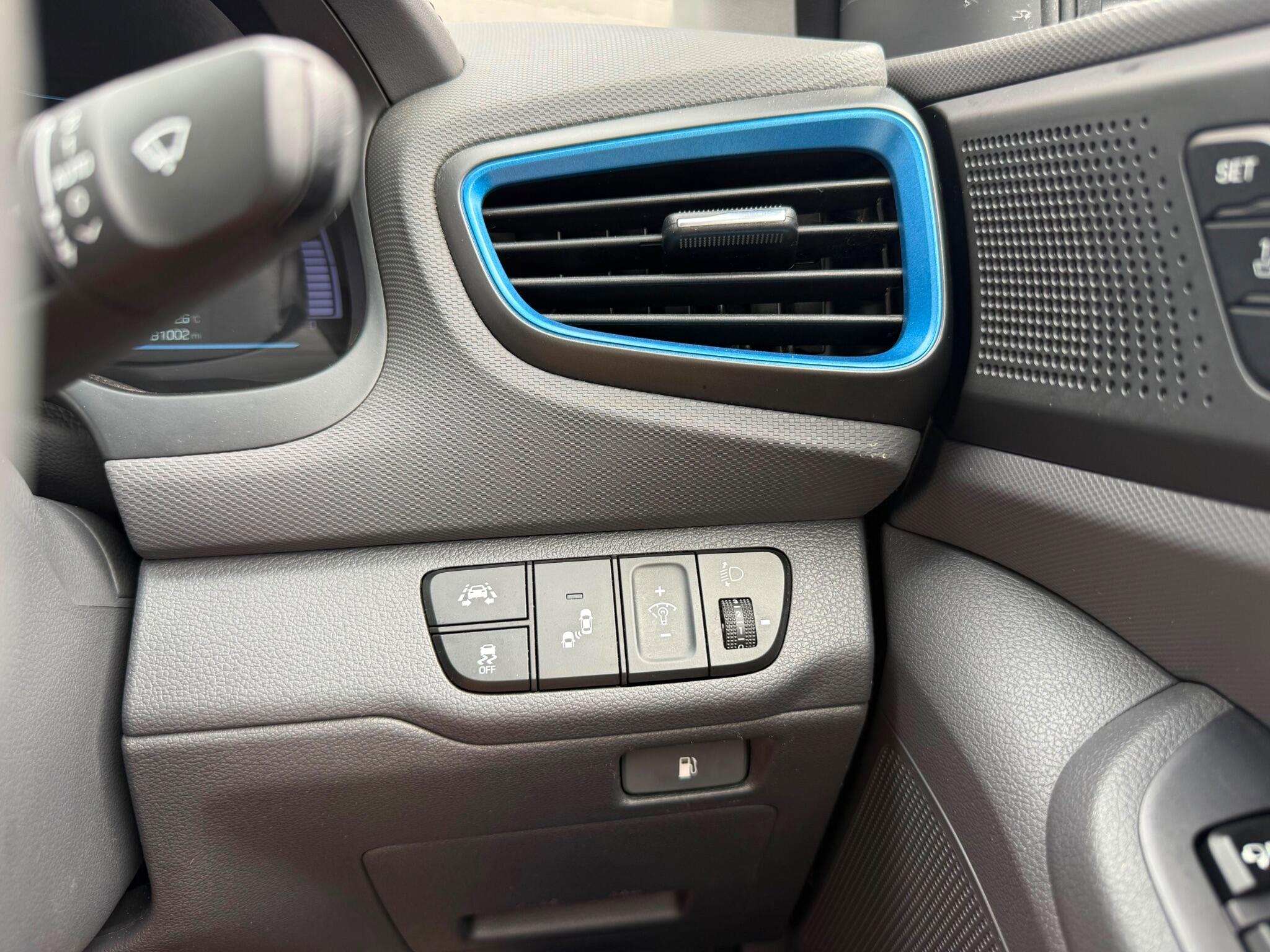 Hyundai Ioniq view 14