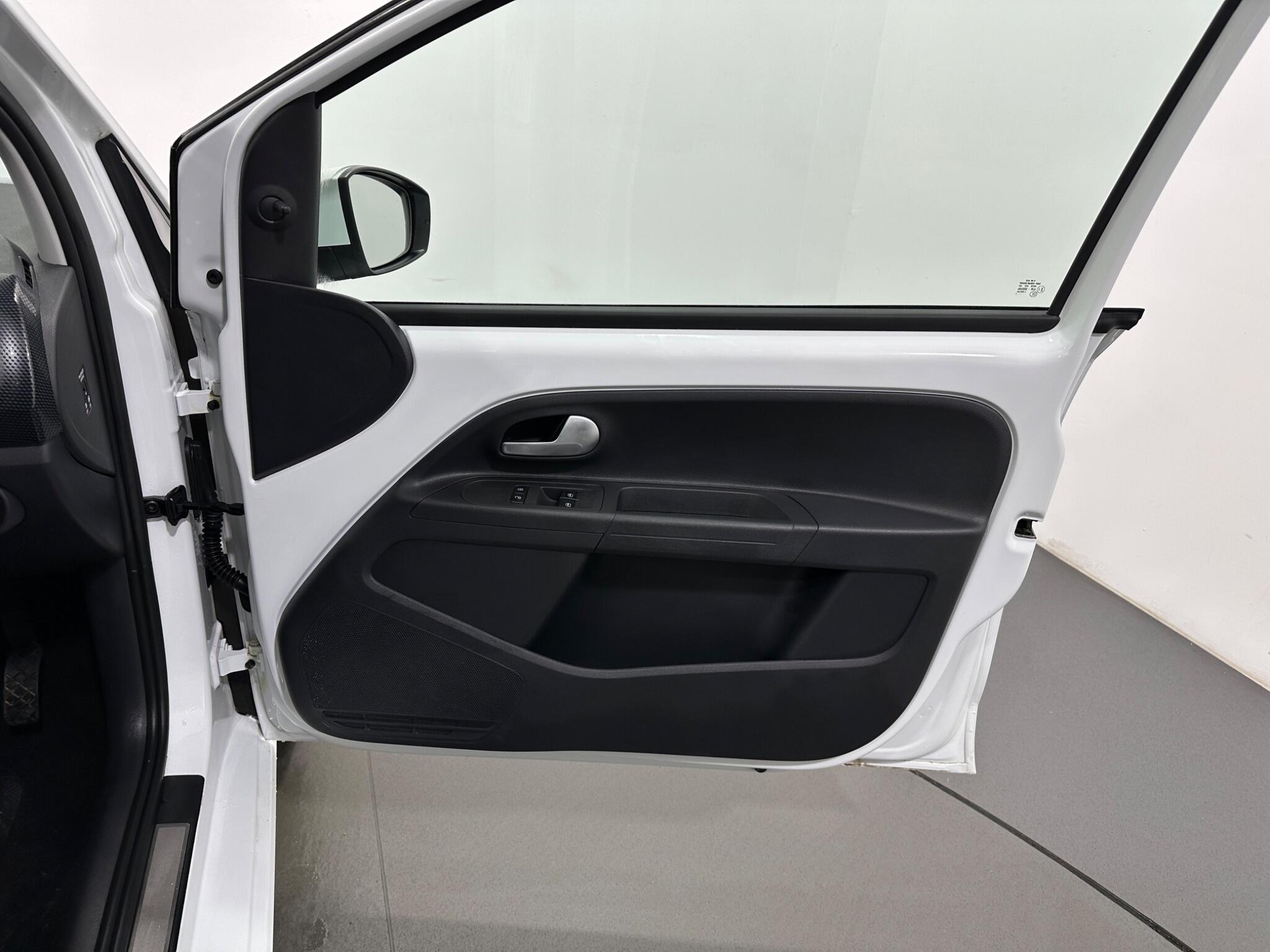 Volkswagen Up! view 30