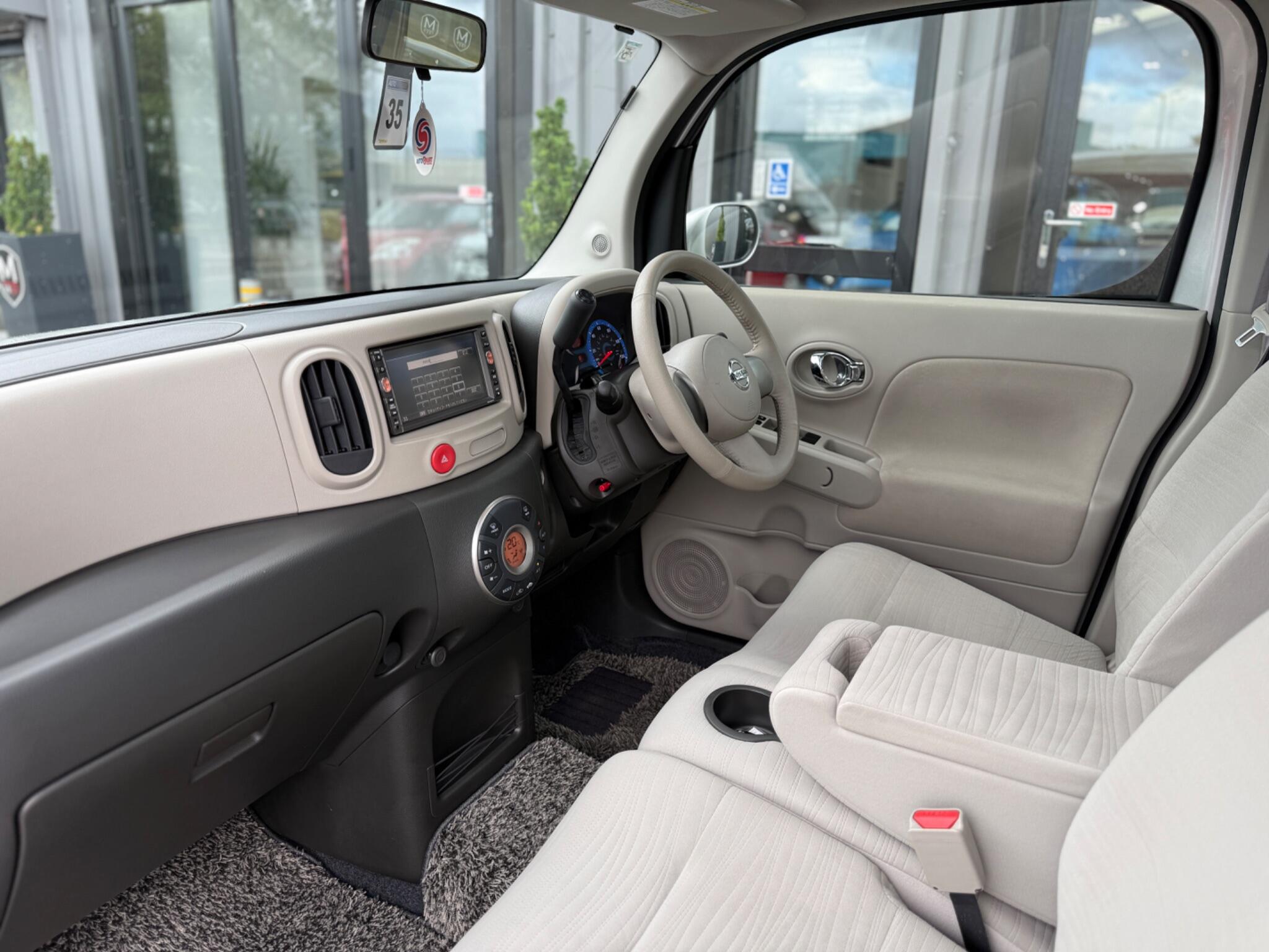 Nissan Cube view 2