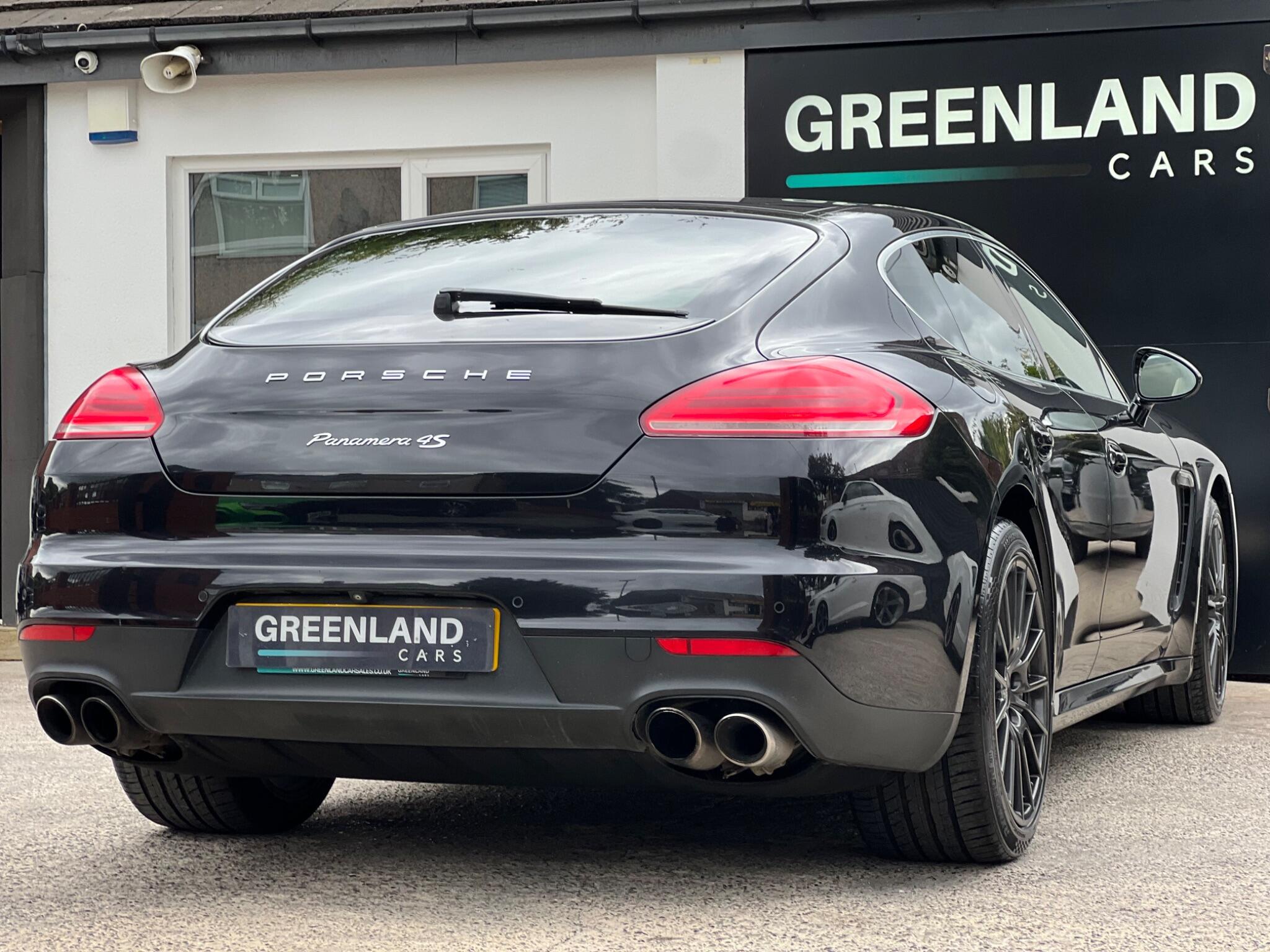 Porsche Panamera view 34
