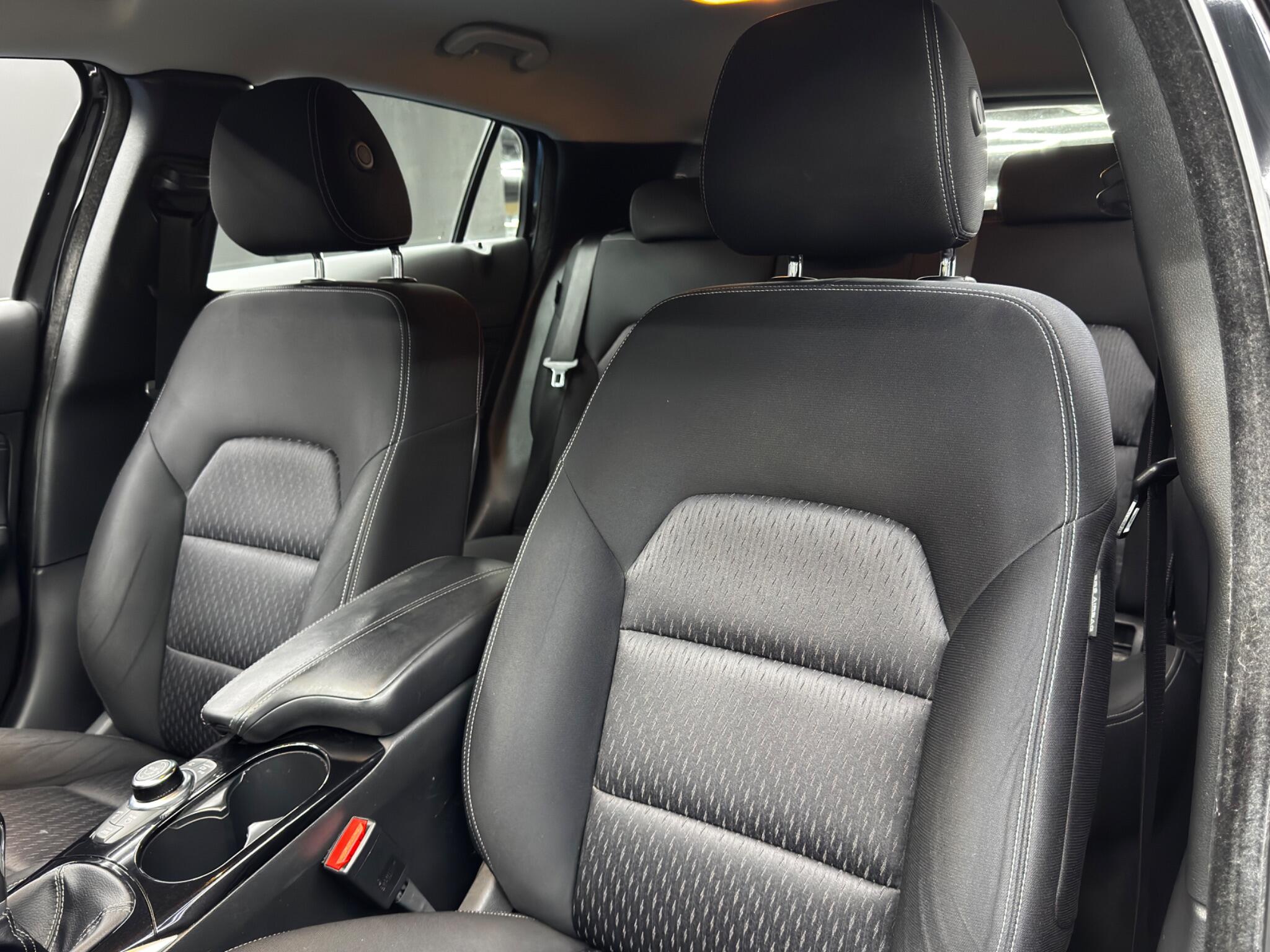 Infiniti Q30 view 14