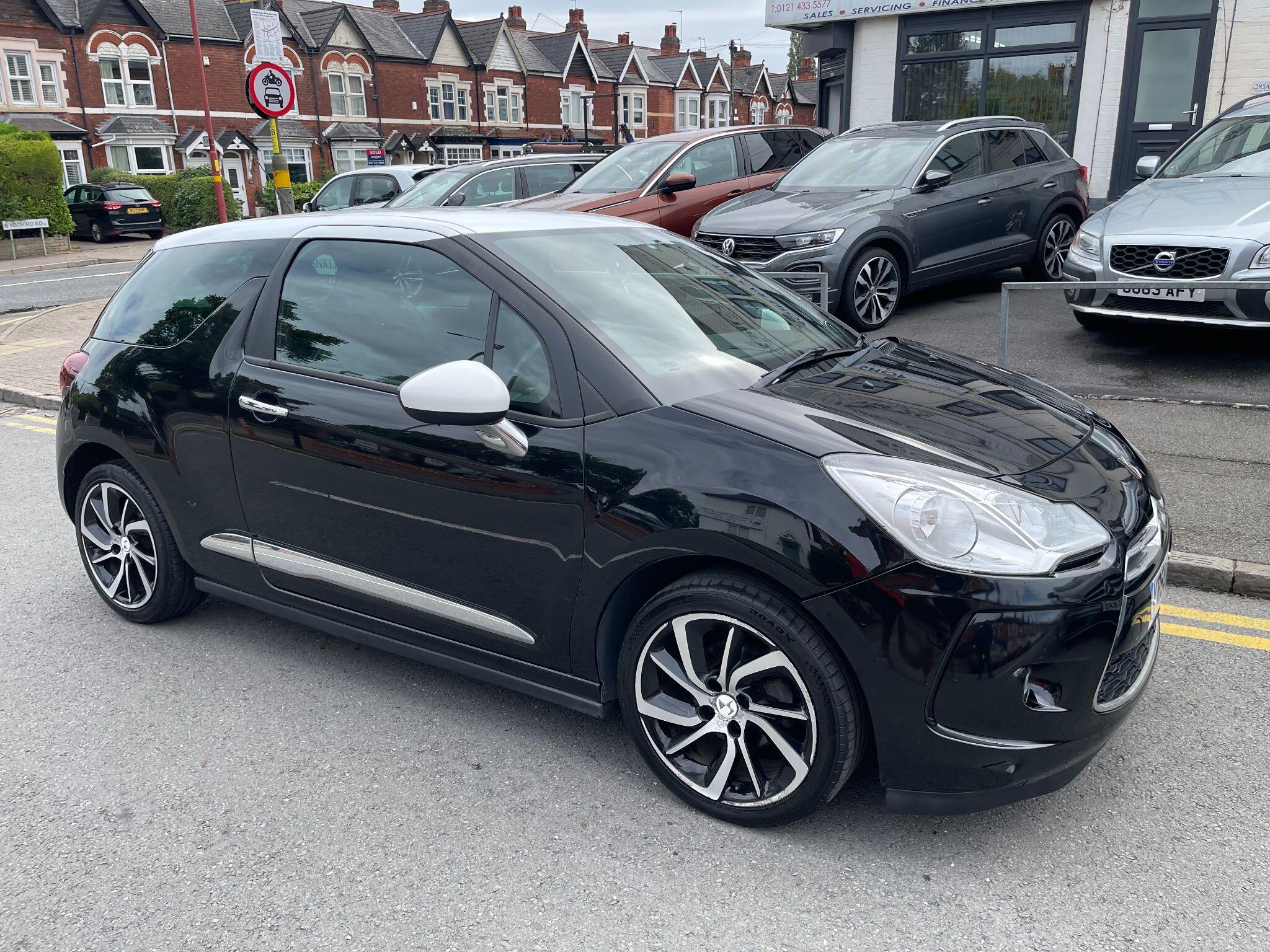 DS Automobiles DS 3 view 8