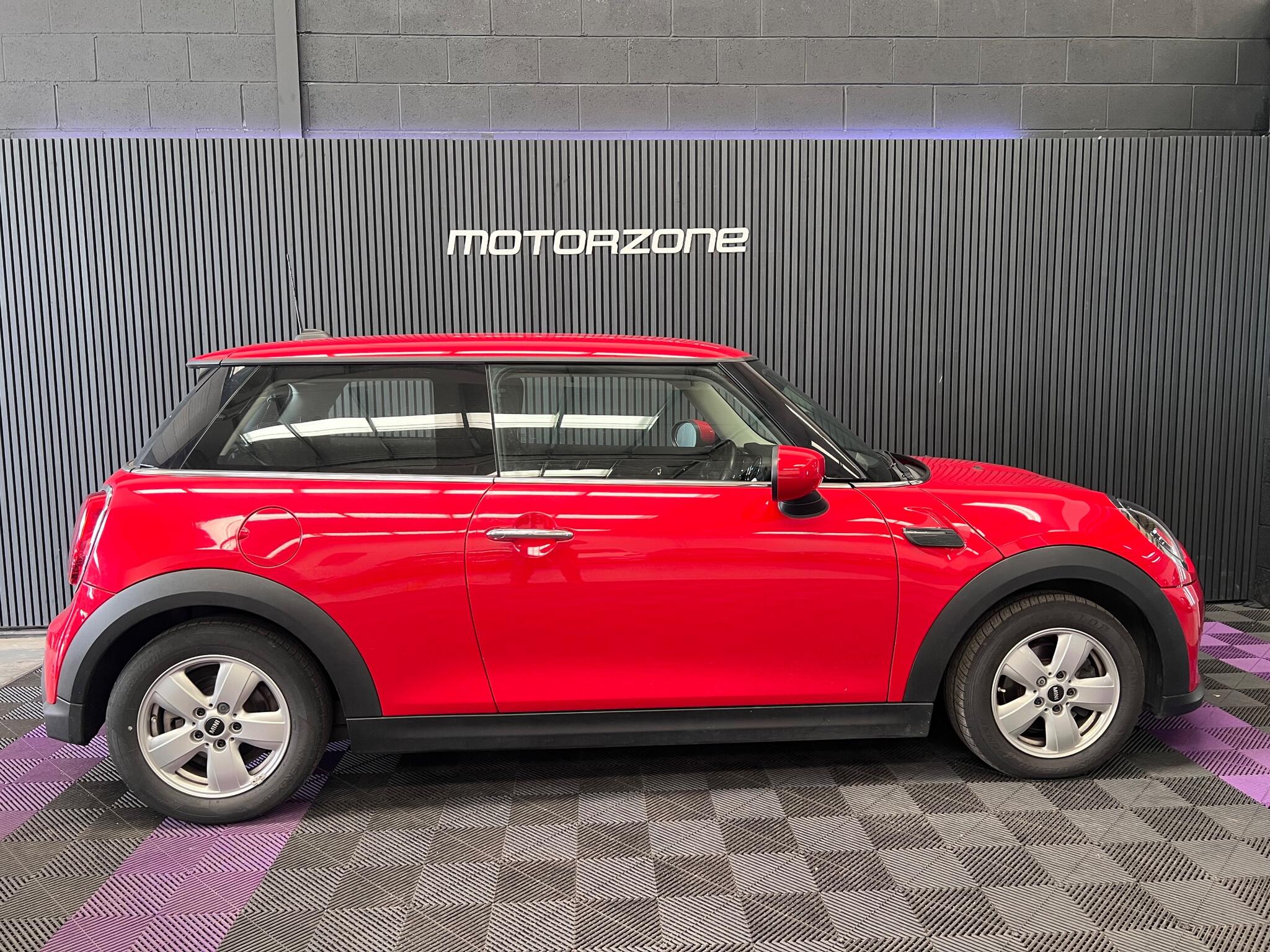 Mini Hatch view 8