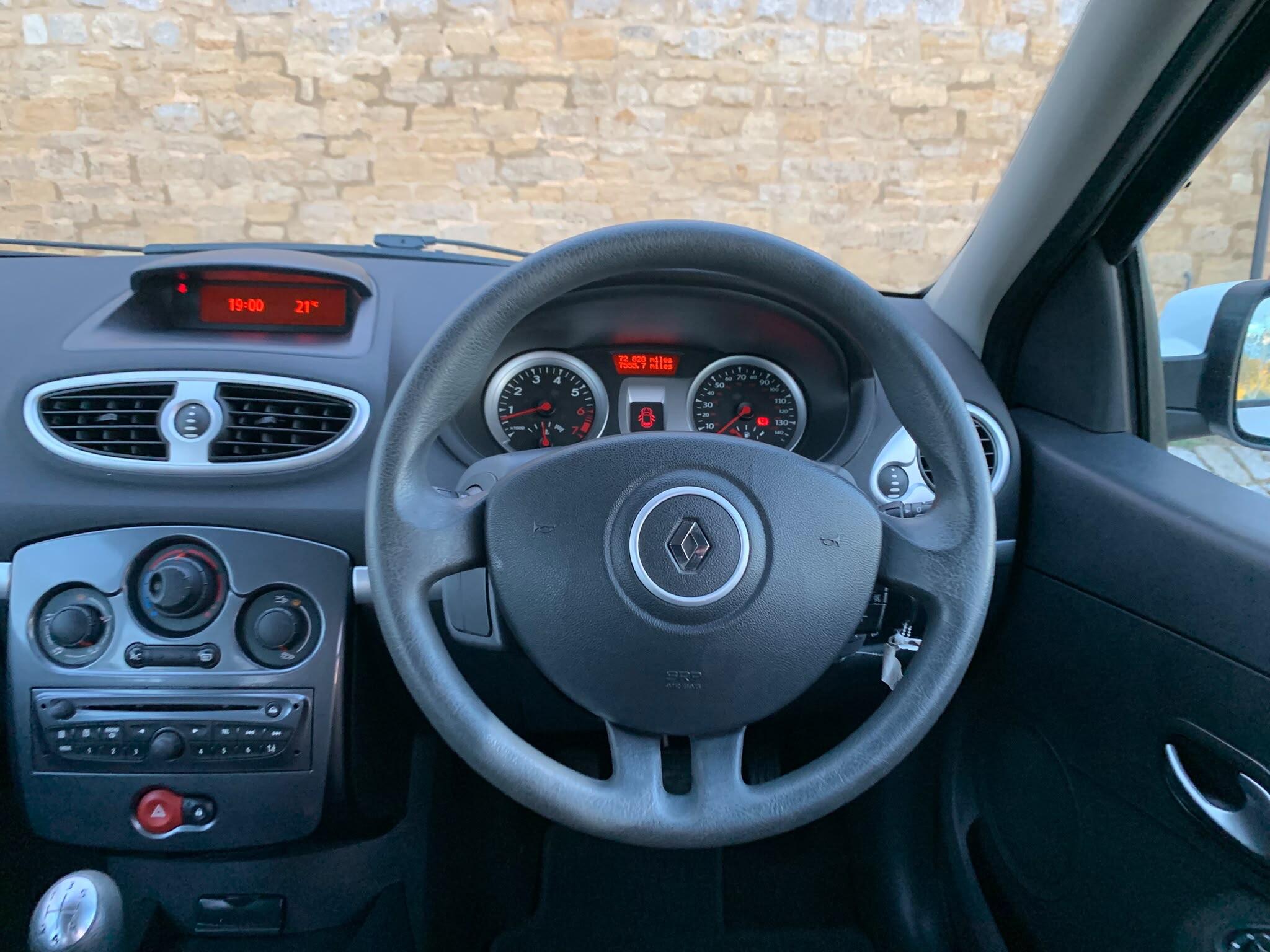 Renault Clio - Image 29