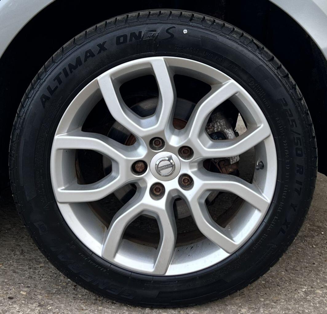 Volvo V40 Cross Country view 13