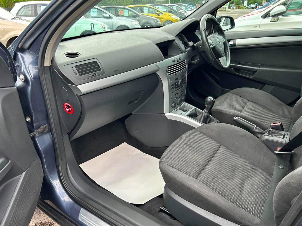 Vauxhall Astra view 17