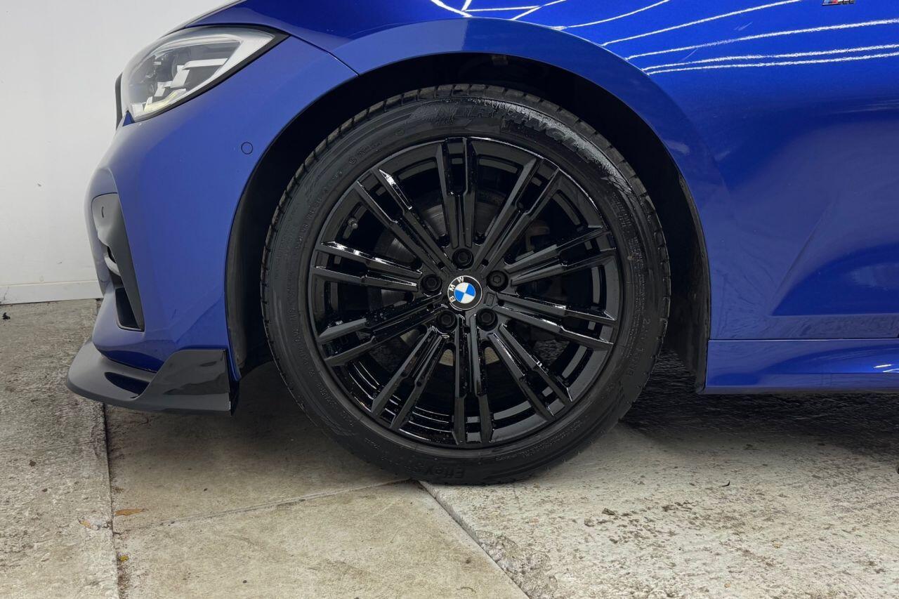 BMW 3 Series view 34