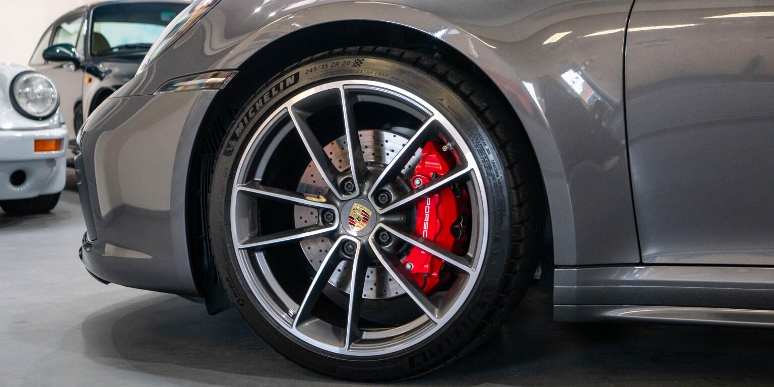 Porsche 911 view 9