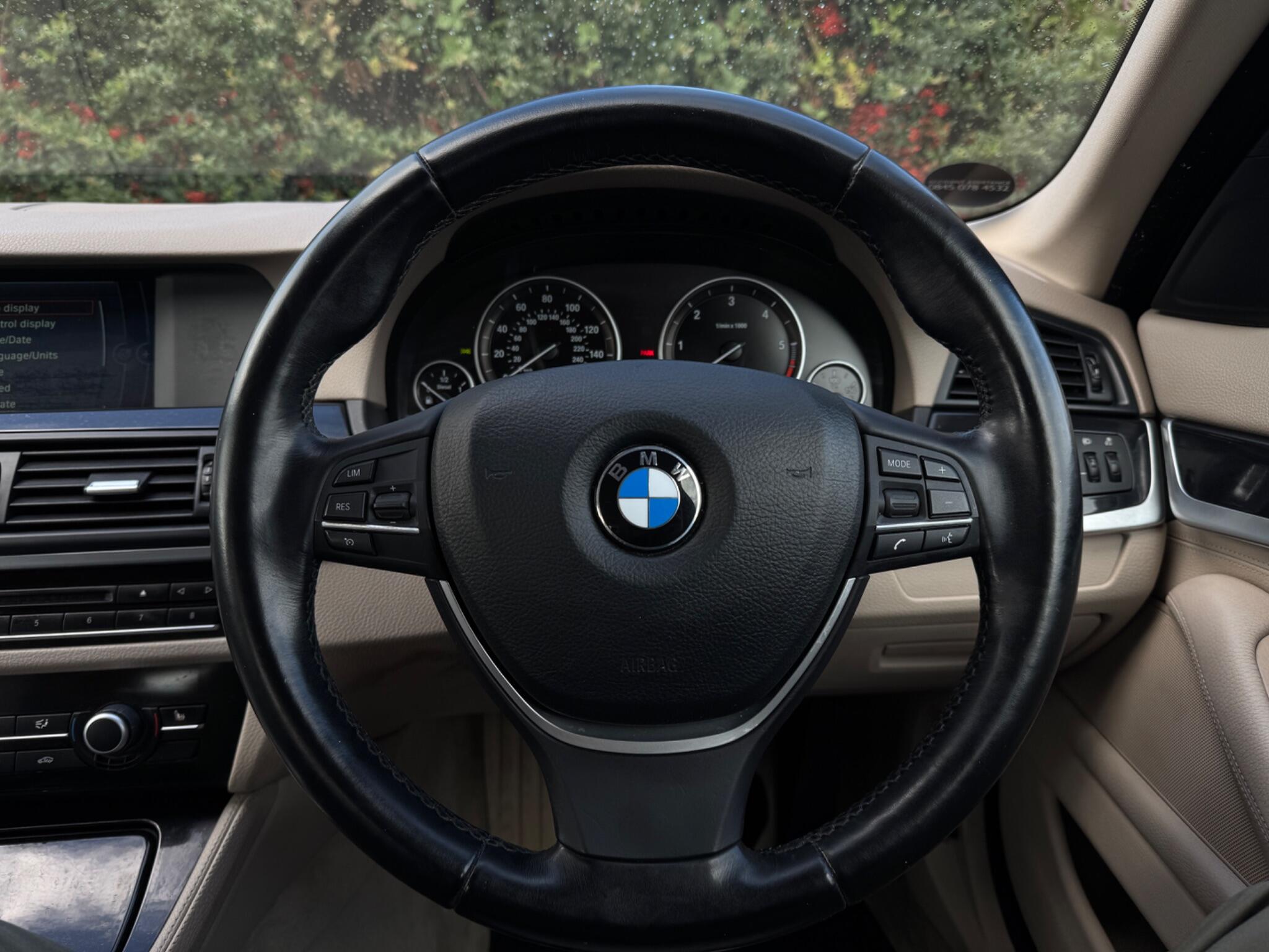 BMW 5 Series view 20