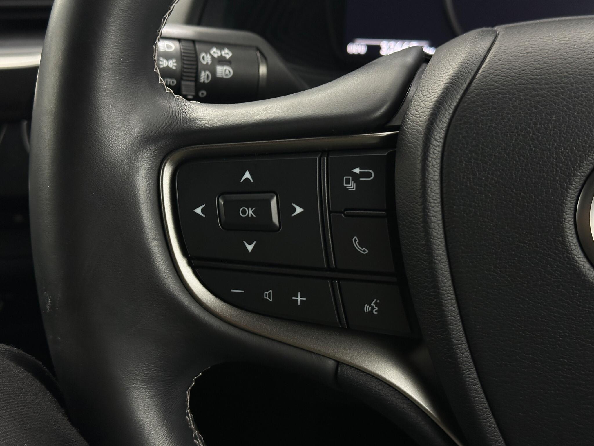 Lexus UX view 15