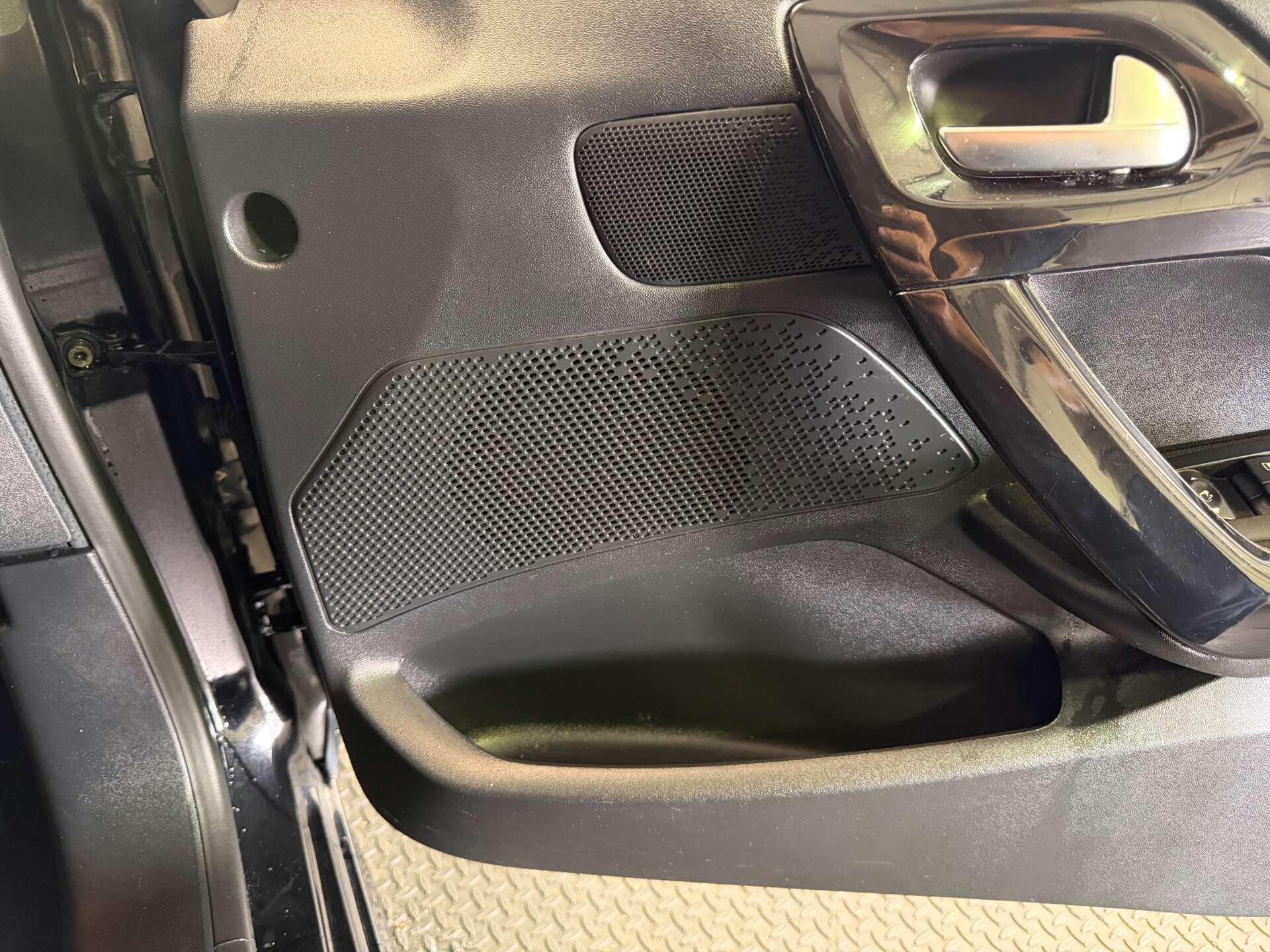 Peugeot 208 view 18